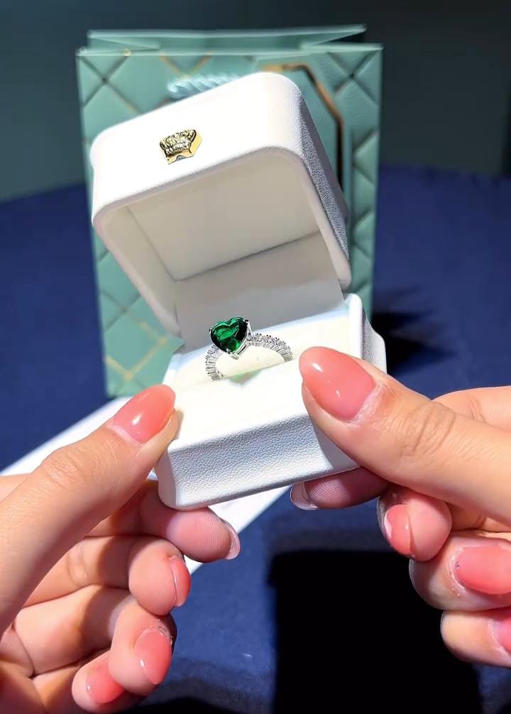 Adorable Green Stone Silver Ring 💍